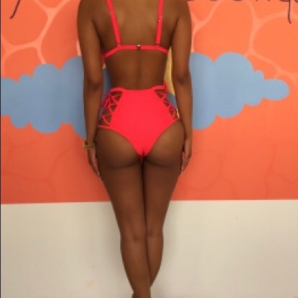 Two piece bikini🌺 - Picture 2 of 2